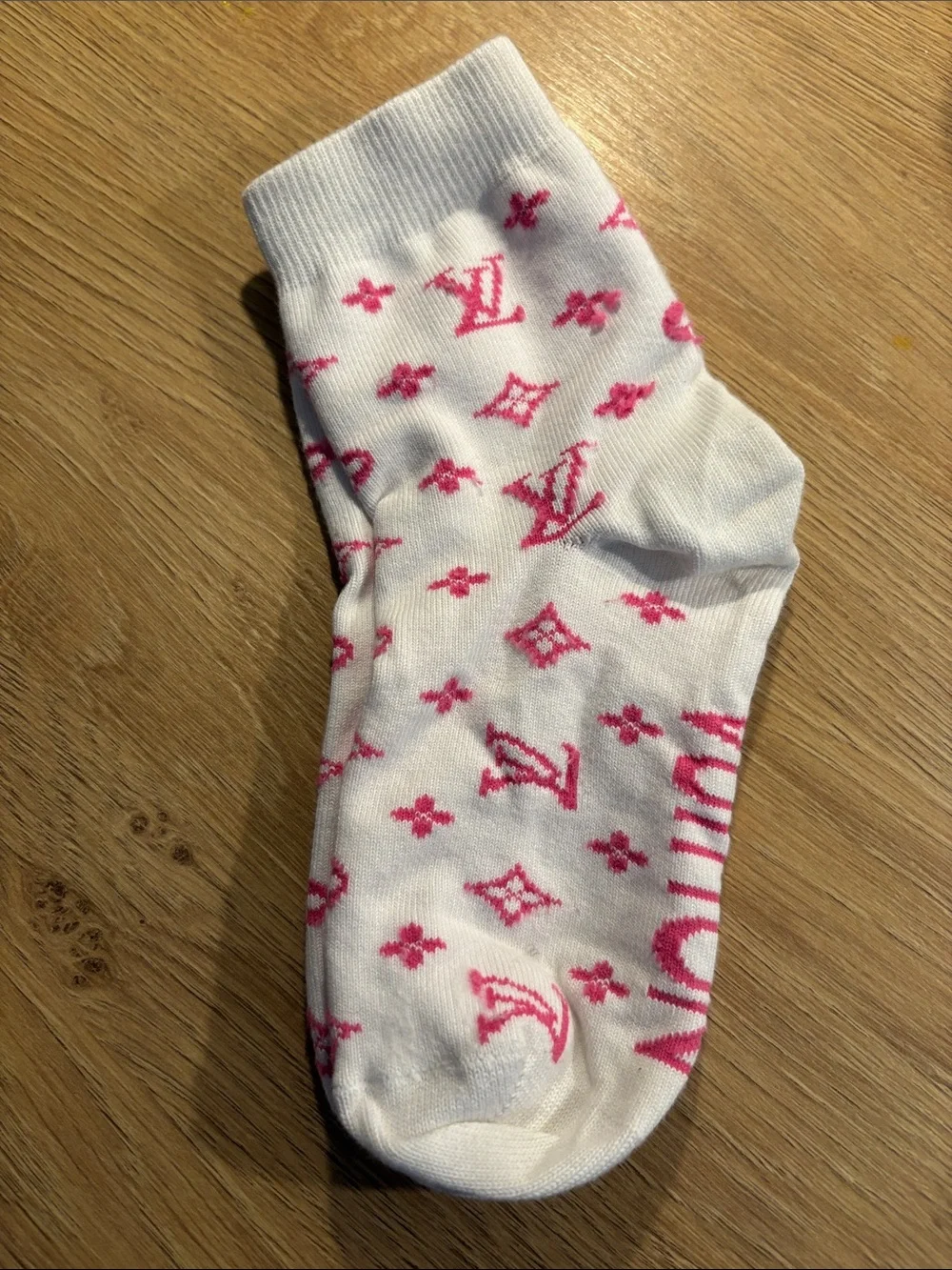💯 authentic. Came with the LV sneakers. White and Pink Monogram